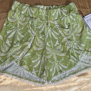 New Women's Robert Louis Shorts Sz Small Green Tropical Print Adorable Fringe